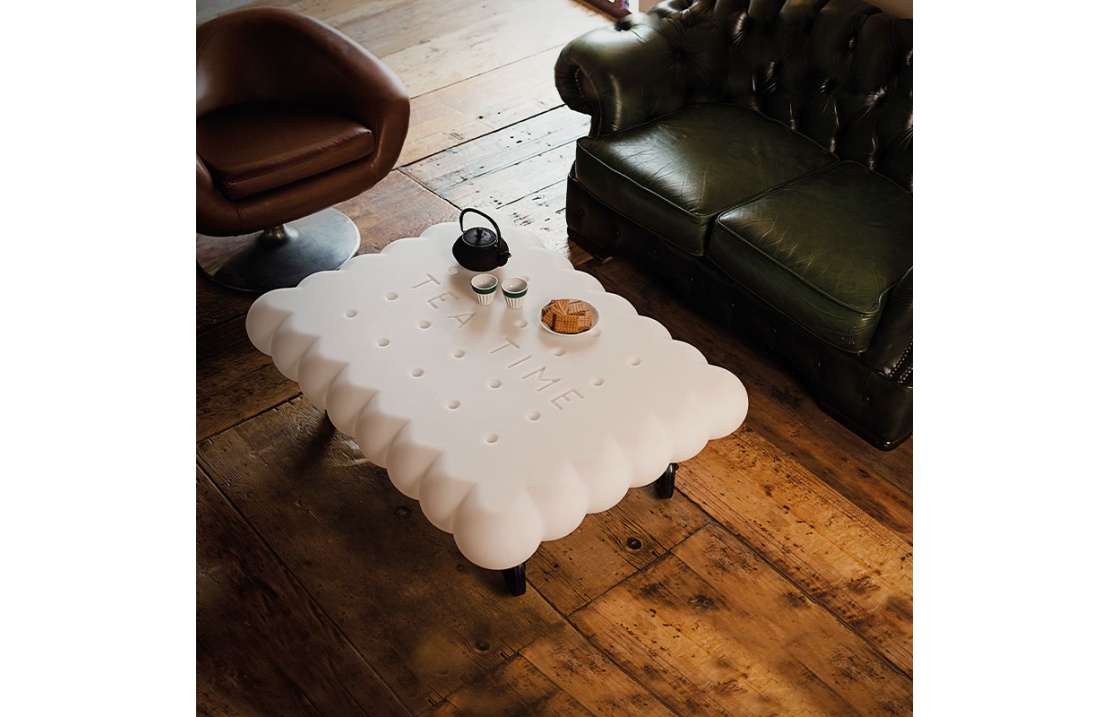 Coffee Table with Wheels - Tea Time