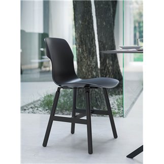 Polypropylene Chair with Metal Legs - Stereo Metal | Casamania