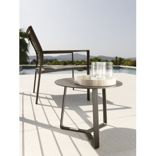 Outdoor round coffee table in aluminium - Touch - ISA Project