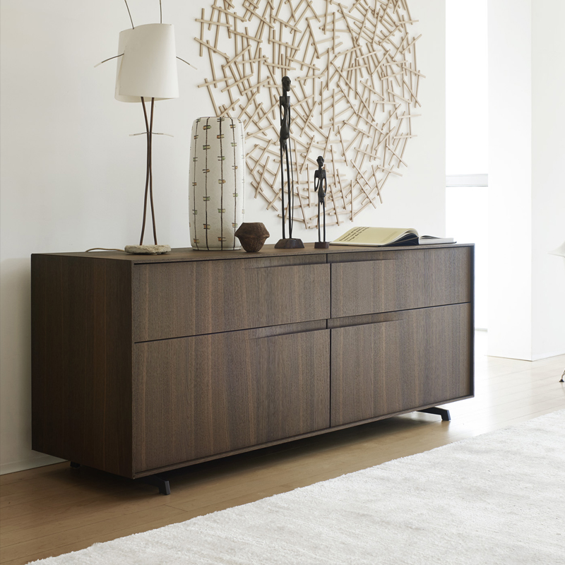 Vela credenza con piedini in metallo - Credenze e Madie - ISA Project