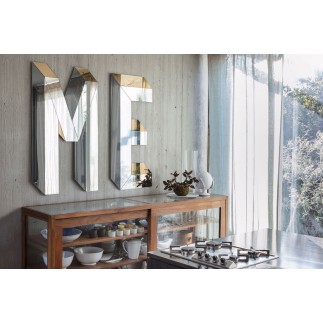 Letteronza mirror with letter shape