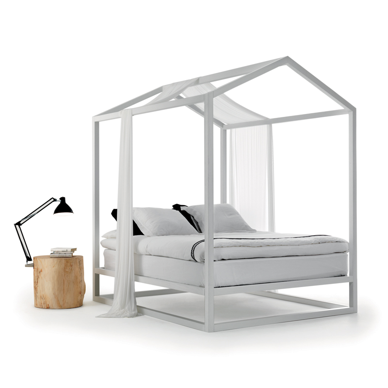 Casetta in Canada is a four-poster bed - varies accessories - ISA Project