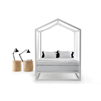 Casetta in Canada is a four-poster bed - varies accessories - ISA Project