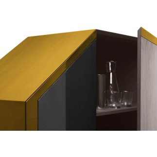 Credenza laccata -Ritratti