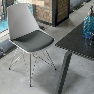 Design Chair with Metal Legs - Valencia