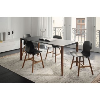 Extendable Table with Woodden Legs - Tango | Horm