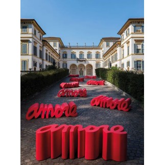 Iconic Design Bench - Amore | Slide