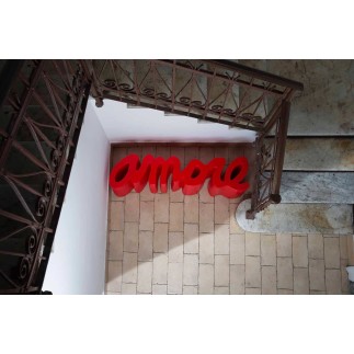 Iconic Design Bench - Amore | Slide