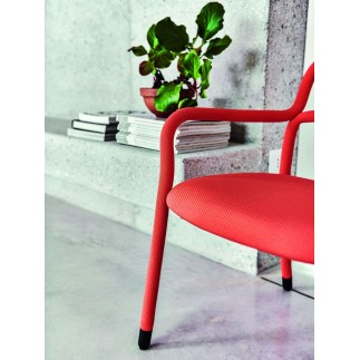 Lounge chair with armrests in fabric and leatherette - Pippi