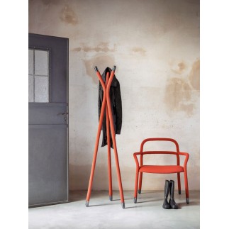 Sedia lounge con braccioli in tessuto e similpelle - Pippi | Midj