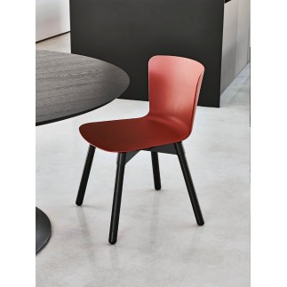 Colourful chair with wooden legs - Calla