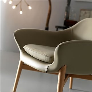 Lounge chair with wooden legs - Manta