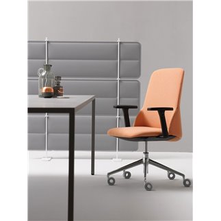 Operative Armchair - Deep Managerial | Design Furniture | Quinti