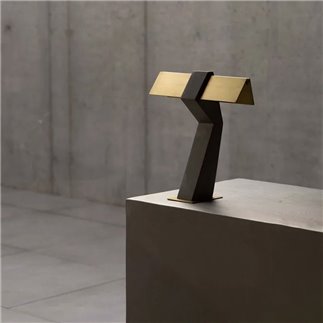 LED Lamp in Concrete and Steel - Tau