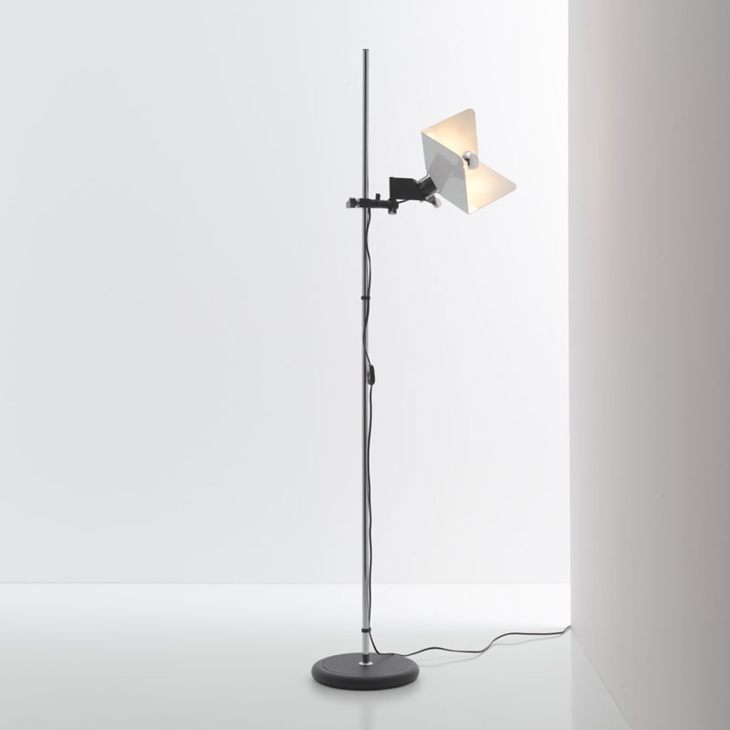 Vintage Floor Lamp - Triedro | IsaProject