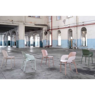Stackable Chair in Recycled Plastic - Hug