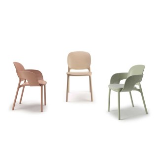 Stackable Chair in Recycled Plastic - Hug Chair | Scab