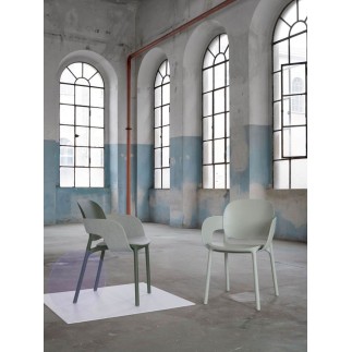 Chair with Armrests in Recycled Plastic - Hug | Scab