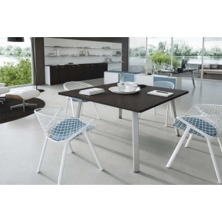 Square Table for Small Meetings - E-Place
