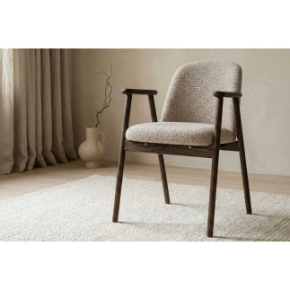Upholstered Chair with Wooden Legs and Armrests - Leo | Isarreda
