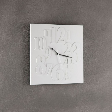 Wall clock in matt lacquered mdf