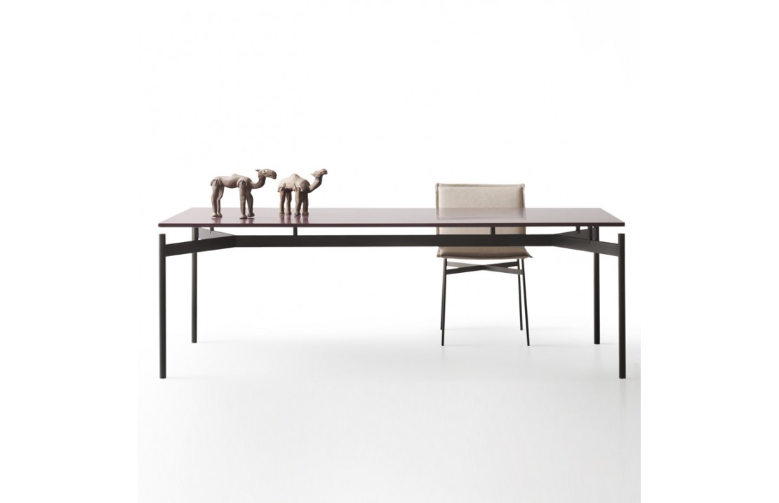 Dub dining table with lacquered top