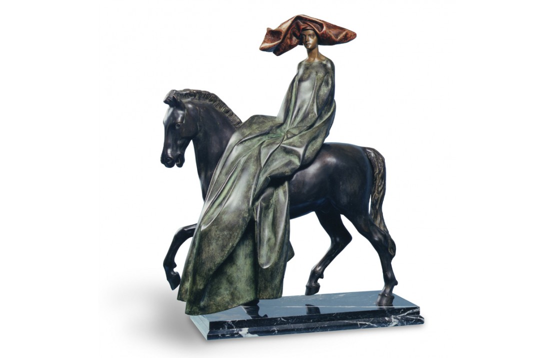 Bronze statue with marble base - Modern Amazon