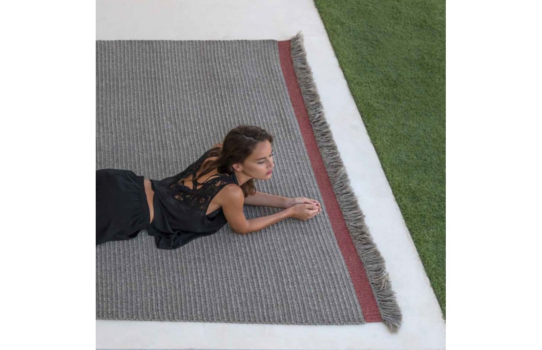 Outdoor synthetic fiber carpet- Ribs