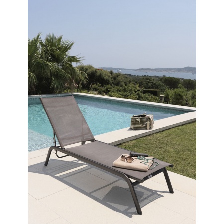 Stackable sun lounger with adjustable back - Step