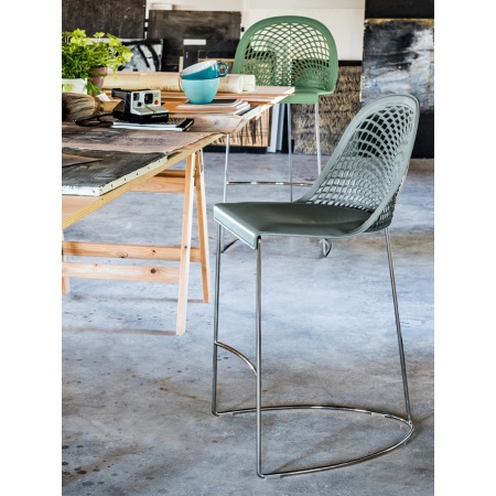 Leather stool with sled base H65/75 - Guapa