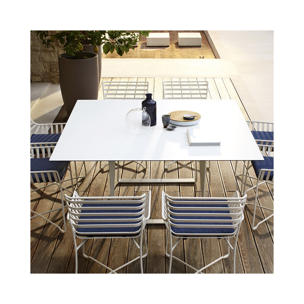Hamptons graphic square table in metal