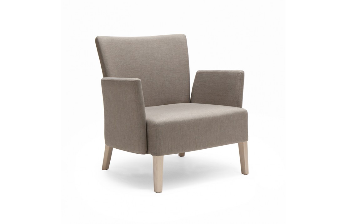 Noblesse lounge armchair with armrests