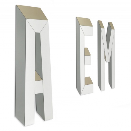 Letteronza mirror with letter shape