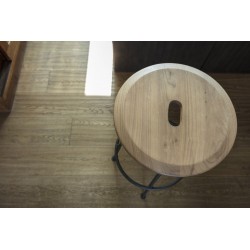 Sgabello fisso in legno massello - Sbagliato