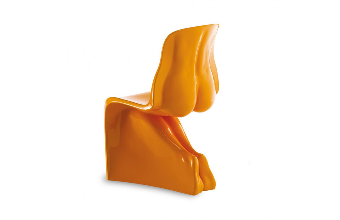Chair Her shaped in polyethylene