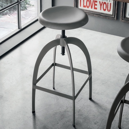 Riga stool with adjustable seat height