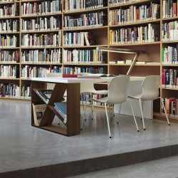 Tavolo/scrivania laccata con libreria - J-Table