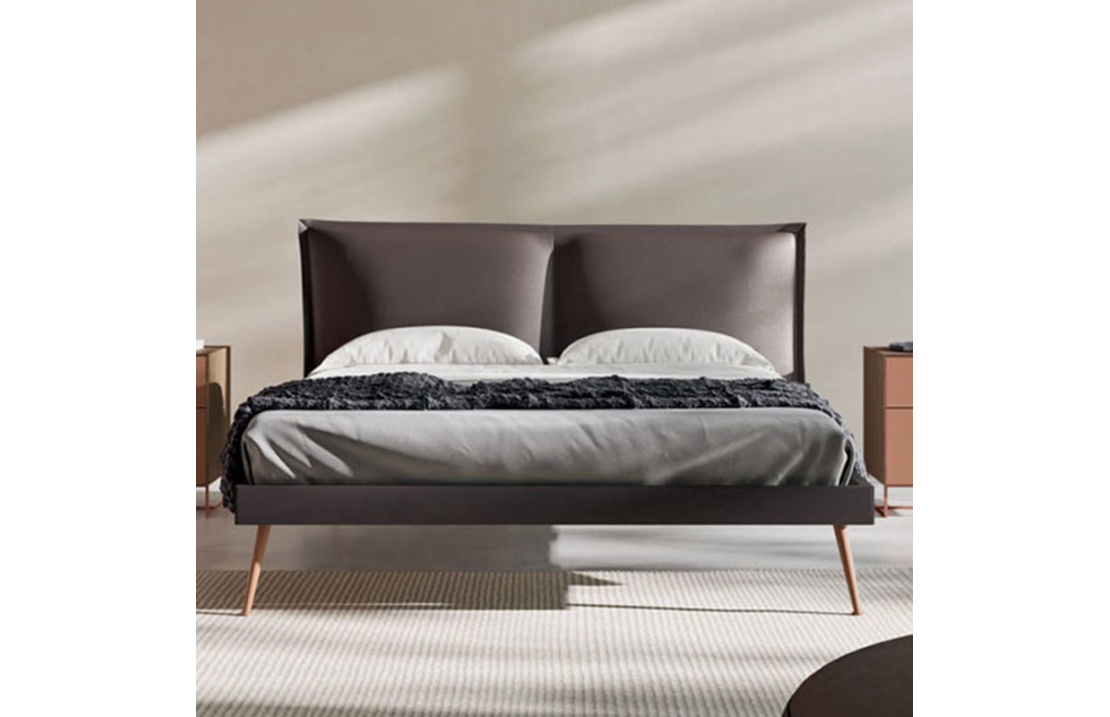 Design Double Bed with Pillows - Leda