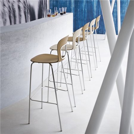 High bar stool with footrest - Blog NA