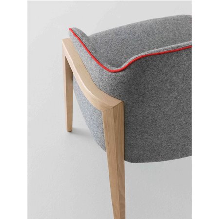 Poltroncina di design con gambe in legno - Chevalet BL