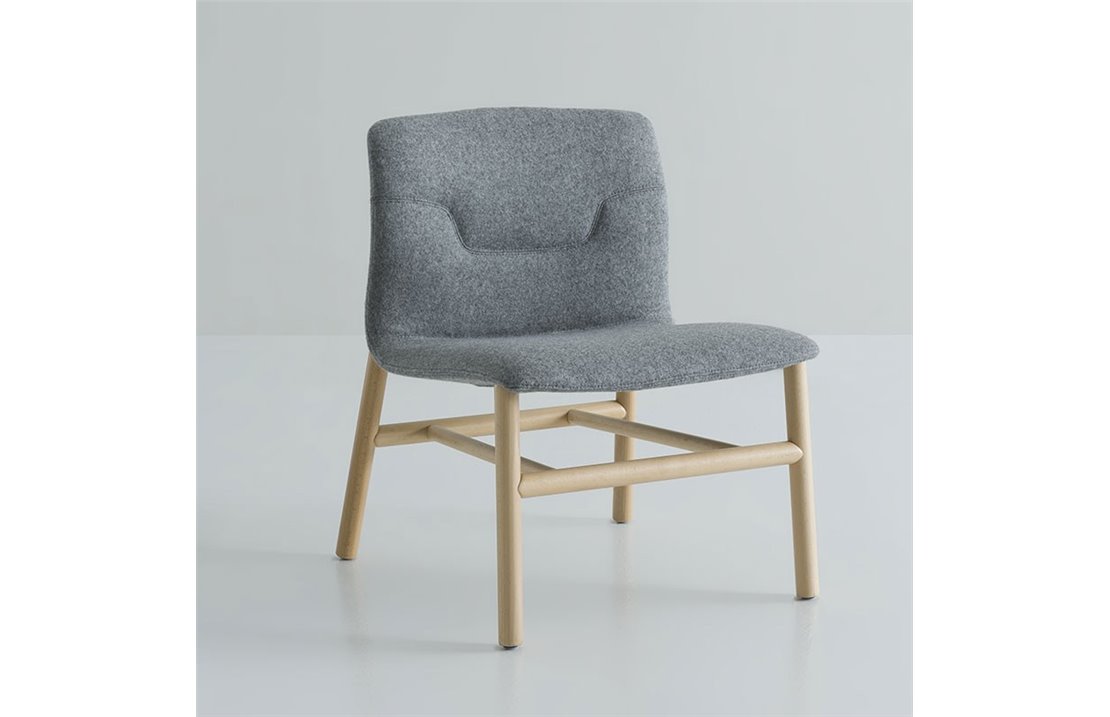 Lounge chair with wooden legs - Slot G