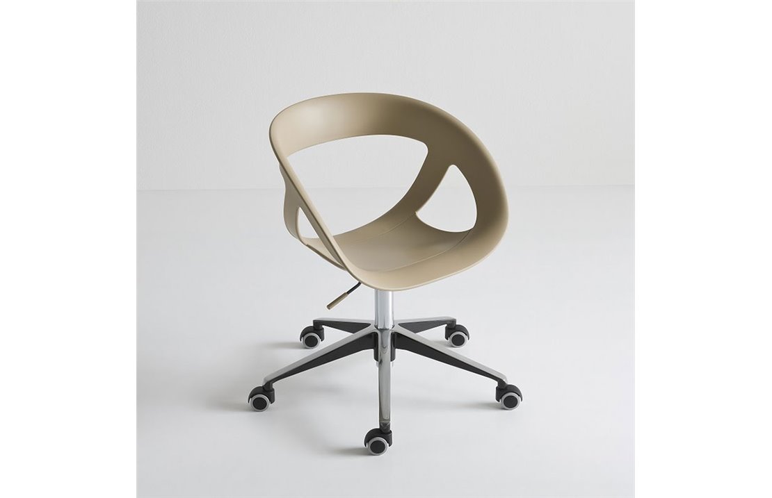 Office chair with wheels - Moema