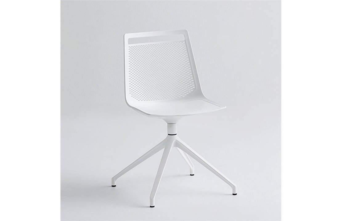 Swivel office chair with base on spokes - Akami U