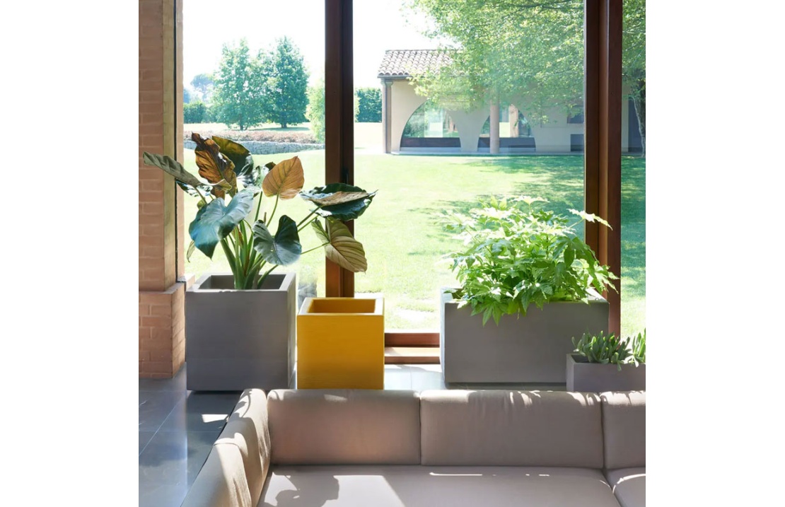 Outdoor Design Vase - Quadra