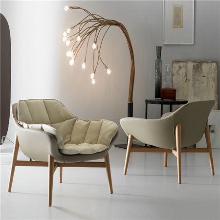Lounge chair with wooden legs - Manta