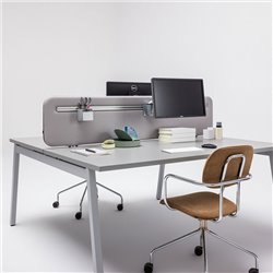 Dual-position operating desk - Ogi M