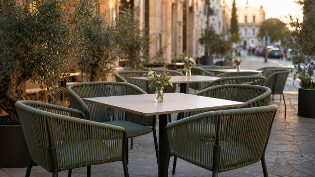 Come arredare il dehors di un bar o ristorante: soluzioni contract per la stagione estiva